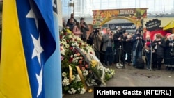Polaganje cvijeća na pijaci Markale, Sarajevo, 5. februara 2024. 