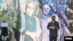 علی مصفا در مراسم خداحافظی با داریوش مهرجویی و وحیده محمدی‌فر