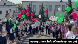 Последний звонок в абхазской школе (иллюстративное фото)