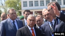 Presidenti i Republikës Sërpska, Milorad Dodik (majtas), kryeministri i Hungarisë, Viktor Orban (në mes), dhe presidenti i Serbisë, Aleksandar Vuçiq, në Beograd, prill 2023.