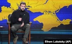 Володимир Зеленський на річній зустрічі зі ЗМІ 19 грудня 2023 року. До свого президентства він був російськомовною людиною, але потім швидко опанував українську