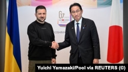 Ukrajinski predsjednik Volodimir Zelenski i japanski premijer Fumio Kishida tokom samita G7 u Hirošimi 21. maj 2023.
