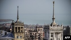 Радник мера Маріуполя Петро Андрющенко заявив про влучання в квадраті проспекта Металургів, вулиці Митрополітської та вулиці Нільсена (ілюстраційне фото окупованого Маріуполя в 2023 році)