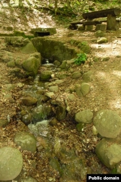 Джерело біля підніжжя Ай-Йорі, Крим