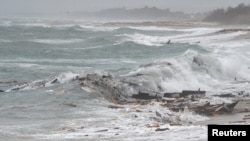 Ostaci broda u kojem su se nalazili migranti i izbeglice nastradali na obalama Italije 26. februara 2023. 