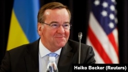 Njemački ministar obrane Boris Pistorius u Ramsteinu 21. aprila 2023.