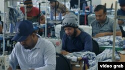 Бангладештен келген тигүүчүлөр. Бишкек. Май, 2023-жыл.