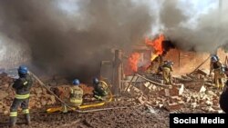 Рятувальна операція на місці повторного влучання по будівлі фермерського підприємства на Сумщині, 27 лютого 2024 року