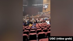 Усередині концертного залу після того, як почалася стрілянина