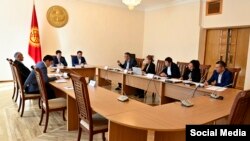 Убактылуу түзүлгөн депутаттык комиссиянын жыйыны. 