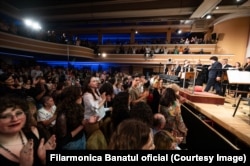 alitatea concertelor din anul Timișoara Capitală Culturală a Europei ridică publicul în picioare. Final de concert cu Cristian Măcelaru la pupitrul Orchestrei naționale a Franței