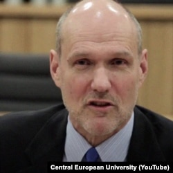 استیون والت؛ نظریه‌پرداز سیاسی و استاد دانشگاه هاروارد