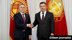 Чолпон-Ата шаарында президент Садыр Жапаров Швейцариянын федералдык департаментинин башчысы – тышкы иштер министри Иньяцио Кассистини кабыл алды. 2024-жылдын 3-июлу. 
