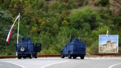 Automjete të Policisë së Kosovës në një rrugë afër Banjskës, më 24 shtator 2023.