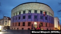 Zgrada u kojoj je sjedište predsjednika Republike Srpske osvijetljena bojama ruske zastave zbog Putinove pobjede, Banjaluka, 18. mart 2024. 