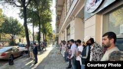 Акция протеста напротив здания посольства Таджикистана в Берлине. 28 сентября 2023 года