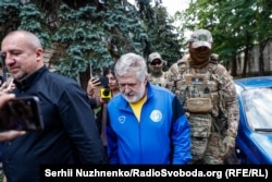 гор Коломойський прибув до Шевченківського райсуду Києва для обрання запобіжного заходу, Київ, 2 вересня 2023 року