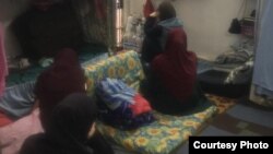 Түрмөдө отурган келиндер. "Азаттыкка" кайрылган аялдар жөнөткөн сүрөт.