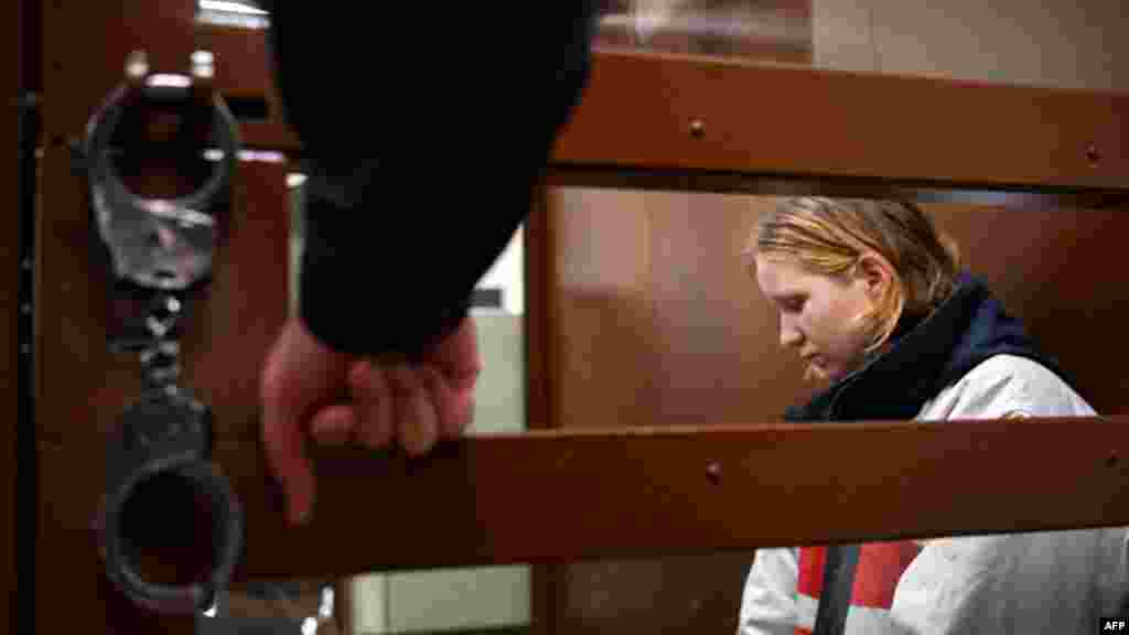 A fiatal nőt &ndash; az orosz média szerint &ndash; már korábban is őrizetbe vették, mert háborúellenes gyűléseken vett részt