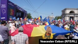 Potrivit Poliției, la manifestație au participat între 75.000 și 80.000 de oameni.