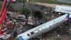 Остатоци од вагоните по железничката несреќа во Грција.