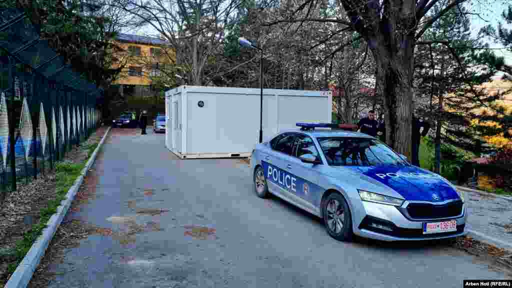 Një tjetër qendër e votimit në komunën e Zveçanit.&nbsp;