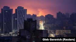 Kievi goditet nga një breshëri raketash ruse