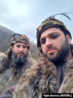 Izatulo Mirzojev (desno) kaže da zaradi do 4.000 dolara mjesečno.