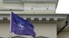 ნატოს დროშა ვილნიუსის პრეზიდენტის ადმინისტრაციის შენობასთან