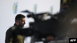 Ukrajinski predsjednik, Volodimir Zelenski, obraća se novinarima uoči početka Samita Evropske političke zajednice, Granada, Španija, 5. oktobar 2023.