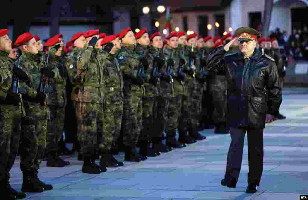 Като част от възпоменателното събитие в Карлово представителните роти на 61-ва Стрямска механизирана бригада-Карлово отдадоха почит към делото на Васил Левски.&nbsp;