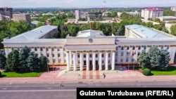 Тышкы иштер министрлиги (ТИМ) жайгашкан имарат.