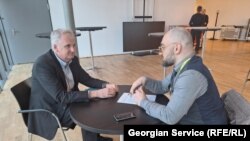 Тимоти Снайдер и Важа Тавберидзе (справа)