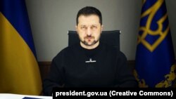 Președintele Ucrainei, Volodimir Zelenski, a comentat videoclipul care arată o presupusă decapitare a soldatului ucrainean în timp ce acesta ar mai fi fost încă în viață.