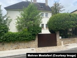 وضعیت فعلی خانه‌ای که با سرمایه کریم دستمالچی در منطقه ورسای پاریس به نام صادق قطب‌زاده برای اسکان روح‌الله خمینی خریداری شد