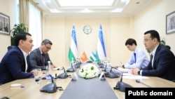 Умбриэль Темиралиев (солдо) менен Лазиз Кудратовдун жолугушуусу. 