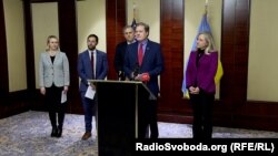 «Сполучені Штати повністю підтримують це фінансування, і як законодавці ми теж підтримуємо і віримо, що є переважна підтримка в Палаті представників і Сенаті, і це буде зроблено», – Майк Тернер