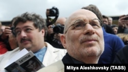  بوریس آکونین که میلیون‌ها نسخه از کتاب‌هایش به زبان‌های مختلف ازجمله فارسی به فروش رفته، به دلیل مخالفت با جنگ علیه اوکراین در روسیه تروریست اعلام شد