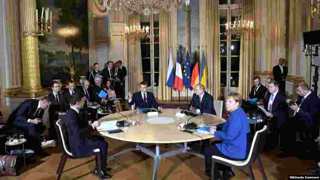 Nakon što je Rusija isključena iz obilježavanja 75. godišnjice Dana D, lideri Ukrajine, Rusije, Francuske i Njemačke sastali su se na sastanku Normandijskog formata u Parizu 9. decembra 2019., u značajnom diplomatskom naporu usmjerenom na rješavanje sukoba na istoku Ukrajine. Učesnici- ukrajinski predsjednik Volodimir Zelenski, francuski predsjednik Emmanuel Macron, ruski predsjednik Vladimir Putin i njemačka kancelarka Angela Merkel- sastali su se u nadi da će postići trajni prekid vatre u istočnoj Ukrajini, čiji su dijelovi bili pod kontrolom Rusije - podržava separatiste od 2014.