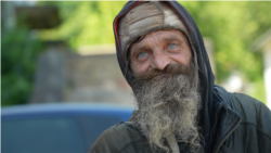 Cum sunt recenzați oamenii străzii: „I-am căutat o săptămână întreagă”