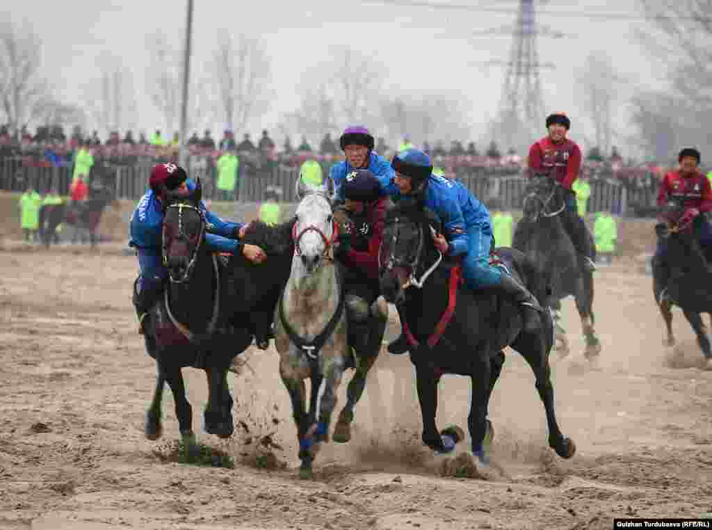 Жогорку лигада 3-орунду&ldquo;Сары-Өзөн&rdquo; командасы ээледи. Чүйдүн командасы коло байге үчүн беттеште &quot;Мурас&quot; командасын 7:1 эсеби менен жеңди. &nbsp;