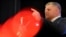 Ish-kryeministri i Sllovakisë, Robert Fico, duke folur në një tubim zgjedhor, më 14 shtator 2023.