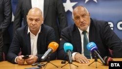 Кандидатираният от ГЕРБ за кмет на Пловдив Костадин Димитров и лидерът на партията Бойко Борисов, по време на пресконференция в Пловдив, 24 септември