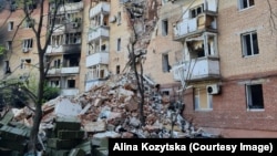 У квартирі Аліни, говорить вона, мешкали окупанти – а зараз активно намагаються привласнити будинки, що належать її сім’ї