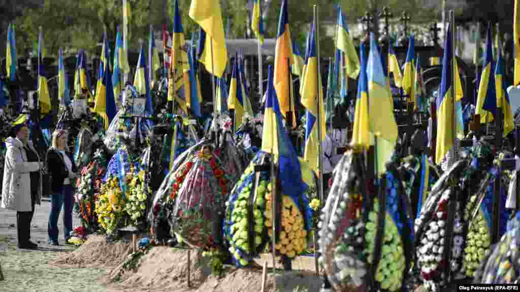 Dio kijevskog groblja Lisove poznato je kao Aleja heroja, april 2023.