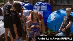 Люди у Нікополі залишились влітку 2023 року без водопостачання після руйнації дамби Каховської ГЕС