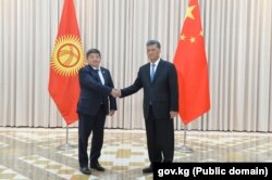 Акылбек Жапаров менен Ма Синжуй.