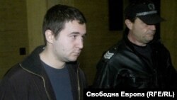 Илиян Тодоров (вляво) в Софийския градски съд.