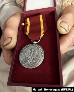 Українка Олександра Васейко стала першою в історії, кому президент Польщі Анджей Дуда вручив медаль «Чеснота і братерство» (Virtus et Fraternita) за допомогу в порятунку громадян Польщі