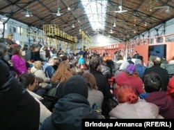 Revenit după 30 de ani, festivalul de performance Zona&, desfăsurat la Muzeul tramvaielor, i-a avut ca invitați printre alții pe Lia și Dan Perjovschi.